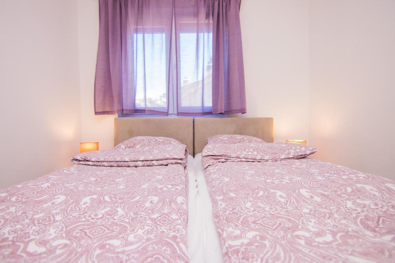 Apartmani Mario Malinska Ngoại thất bức ảnh