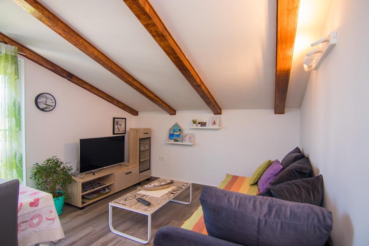 Apartmani Mario Malinska Ngoại thất bức ảnh