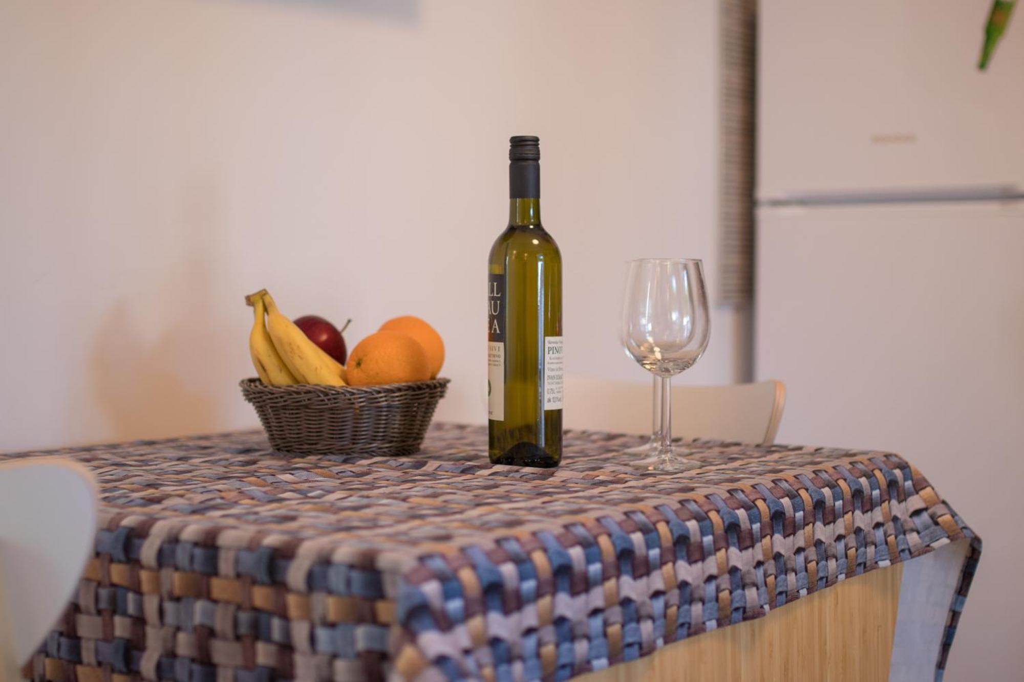 Apartmani Mario Malinska Ngoại thất bức ảnh